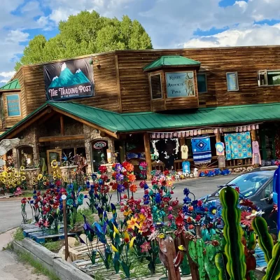 metal-yard-art-home-featured