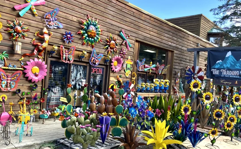 whimsical-yard-art-featured-3